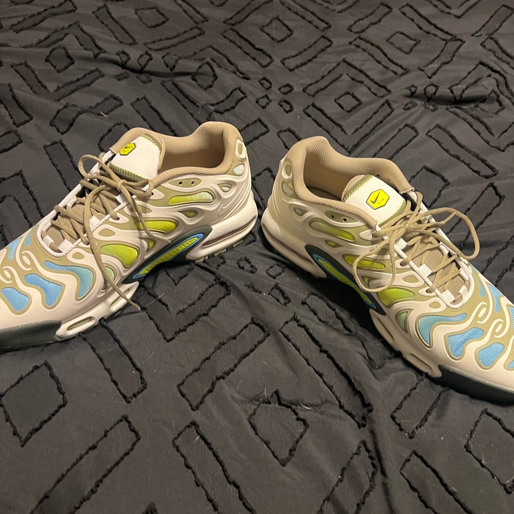 Nike Air Max Plus in Tan, Blue, and White - Picture 3 of 3